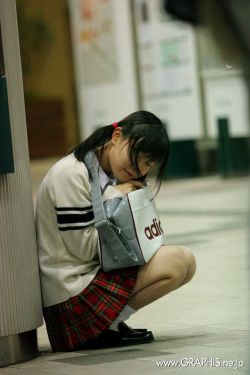 史莱姆钻进胡桃的肚子变大