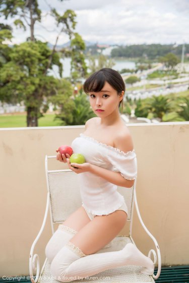 黑龙江一男子让妻子在车内