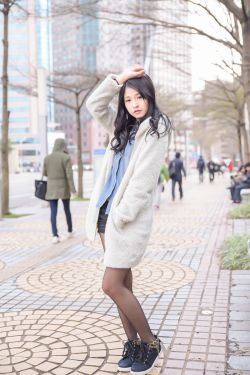 拥抱太阳的月亮